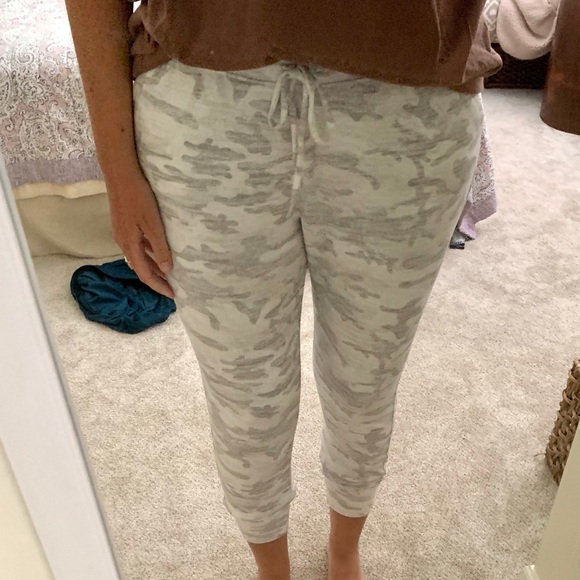 GAP Other - Gap camo joggers!